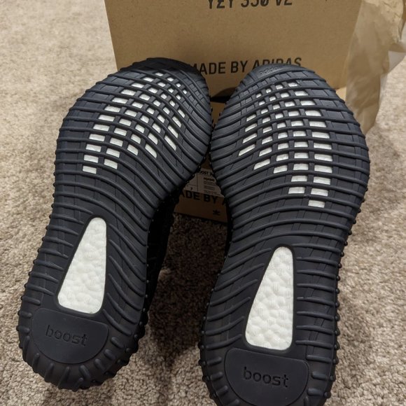**New**Authentic** Yeezy Boost 350 V2 Onyx from 2023 drop - Picture 3 of 5